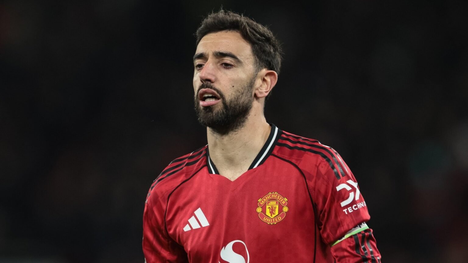 Man Utd ‘table offer’ as January signing hinges on one condition; Romano reveals Fernandes update